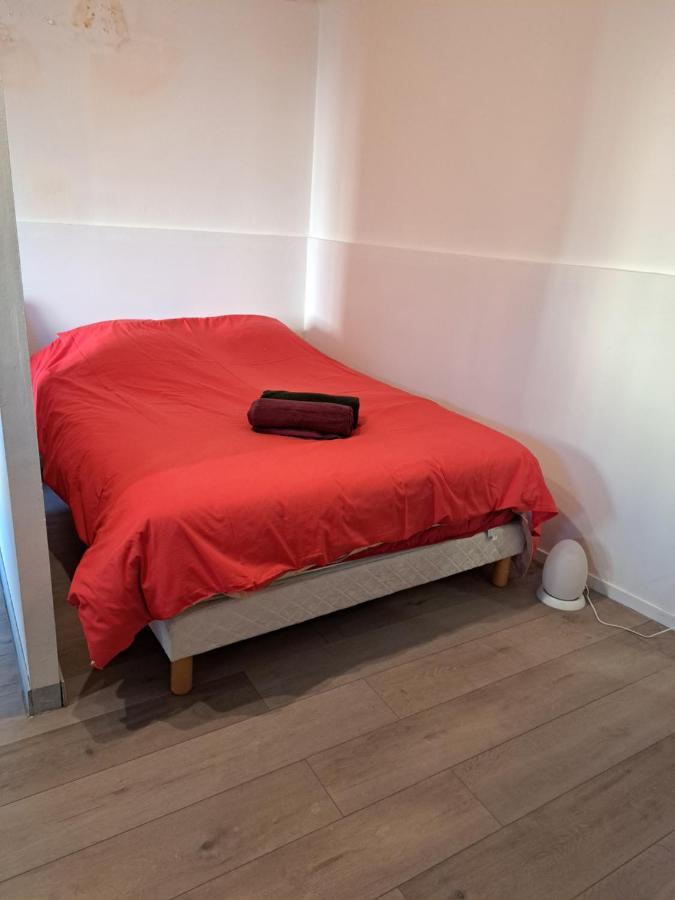 Le Studio De La Place Chalier ลีล-ซูร์-ลา-ซอร์ก ภายนอก รูปภาพ